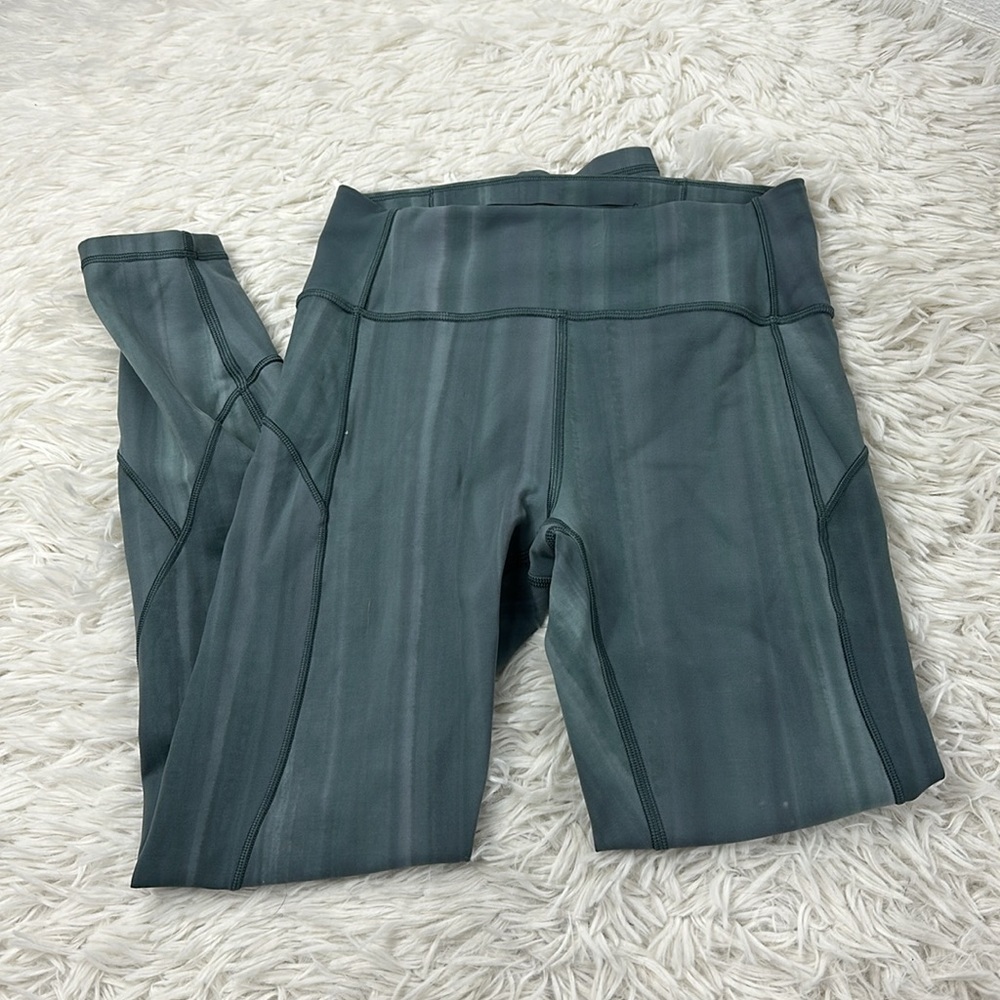 Lululemon In Movement Tight 25" *Everlux Linear Spray Dye White Deep Ocean - Picture 1 of 6